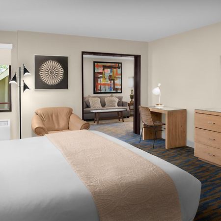Ashland Hills Hotel & Suites Экстерьер фото