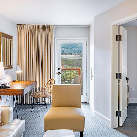 Ashland Hills Hotel & Suites Экстерьер фото
