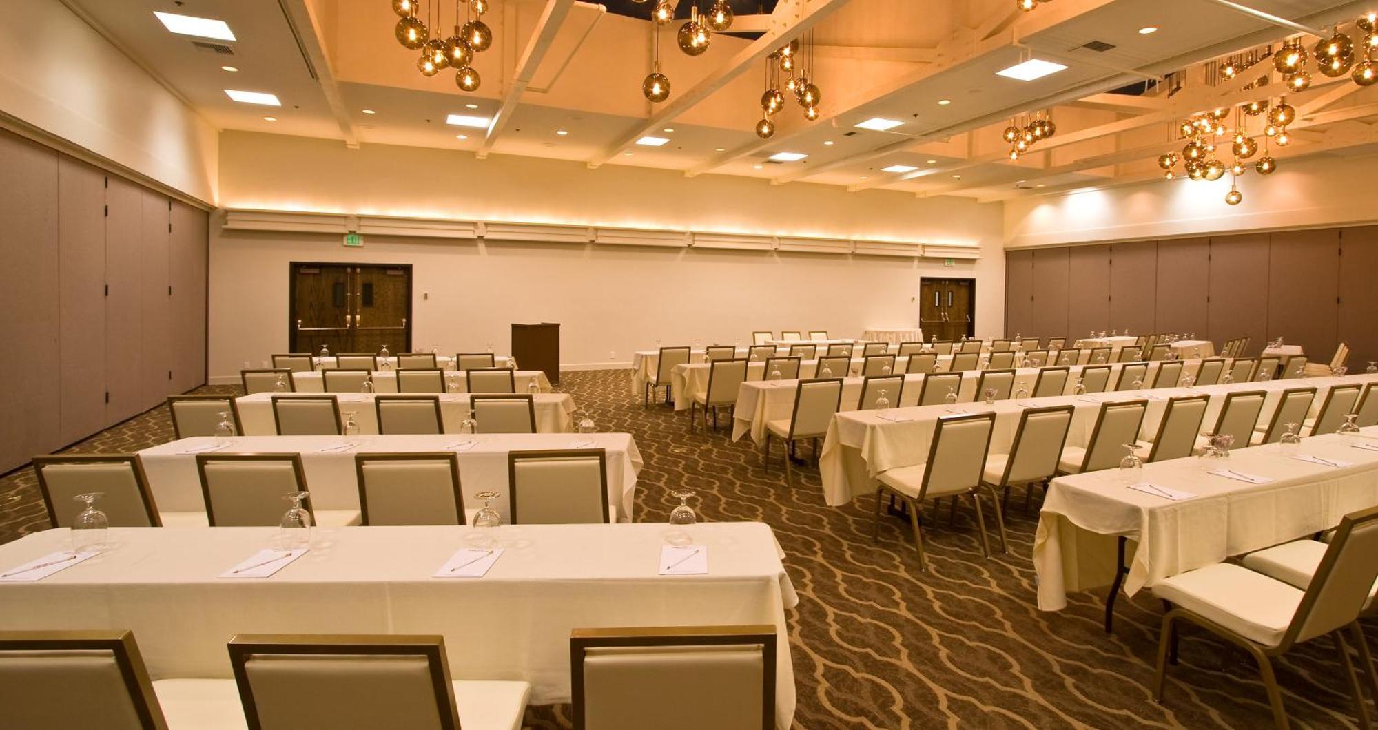 Ashland Hills Hotel & Suites Экстерьер фото