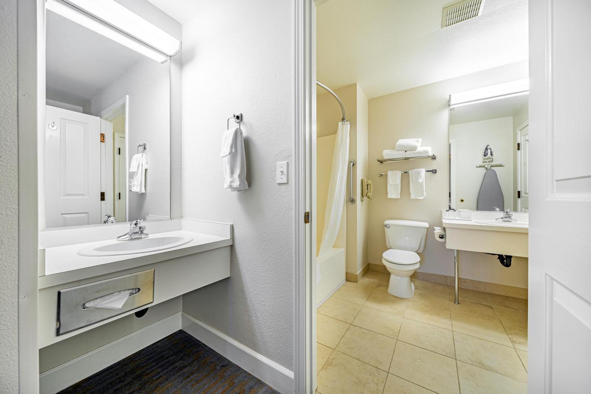 Ashland Hills Hotel & Suites Экстерьер фото