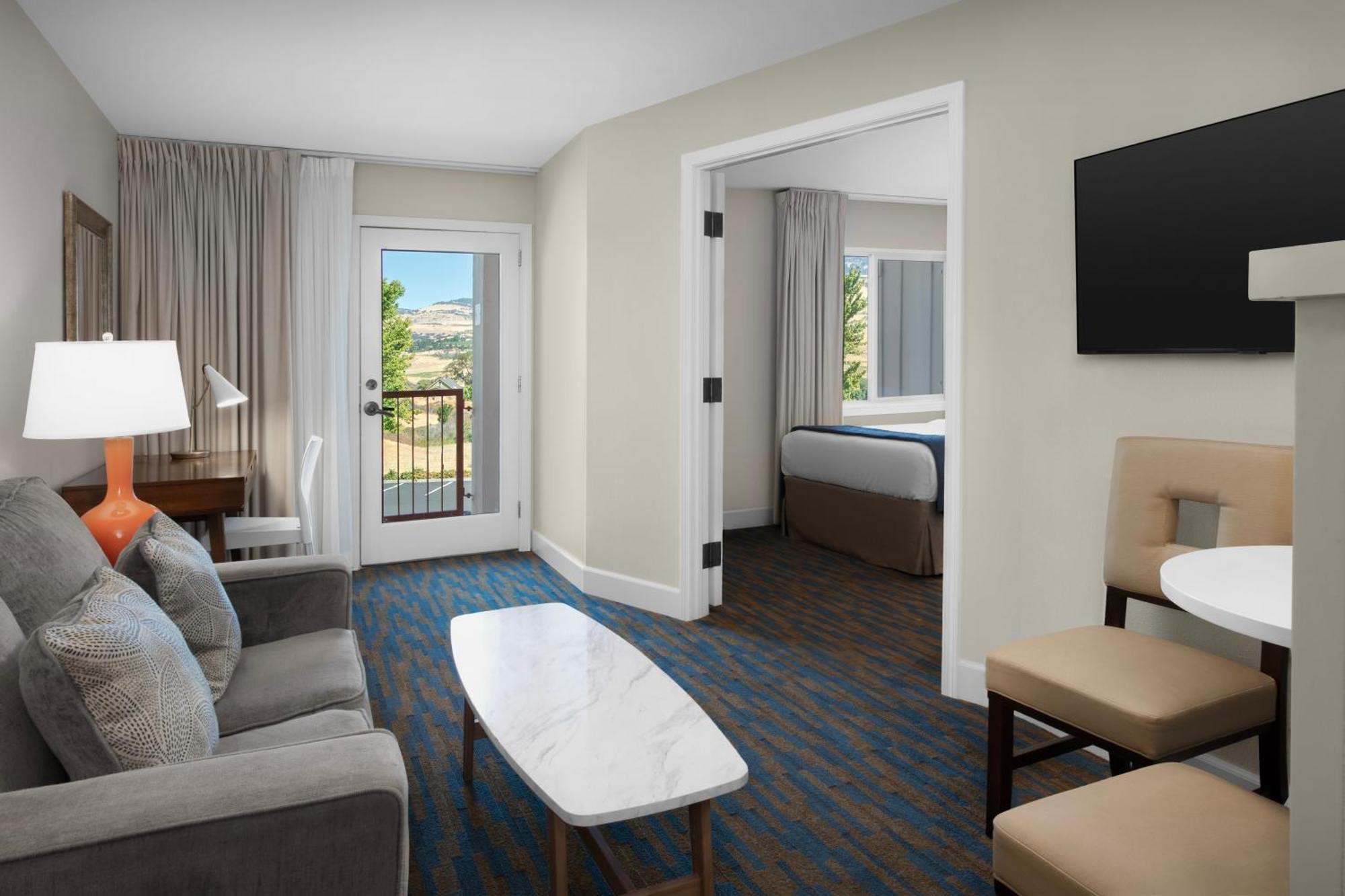 Ashland Hills Hotel & Suites Экстерьер фото