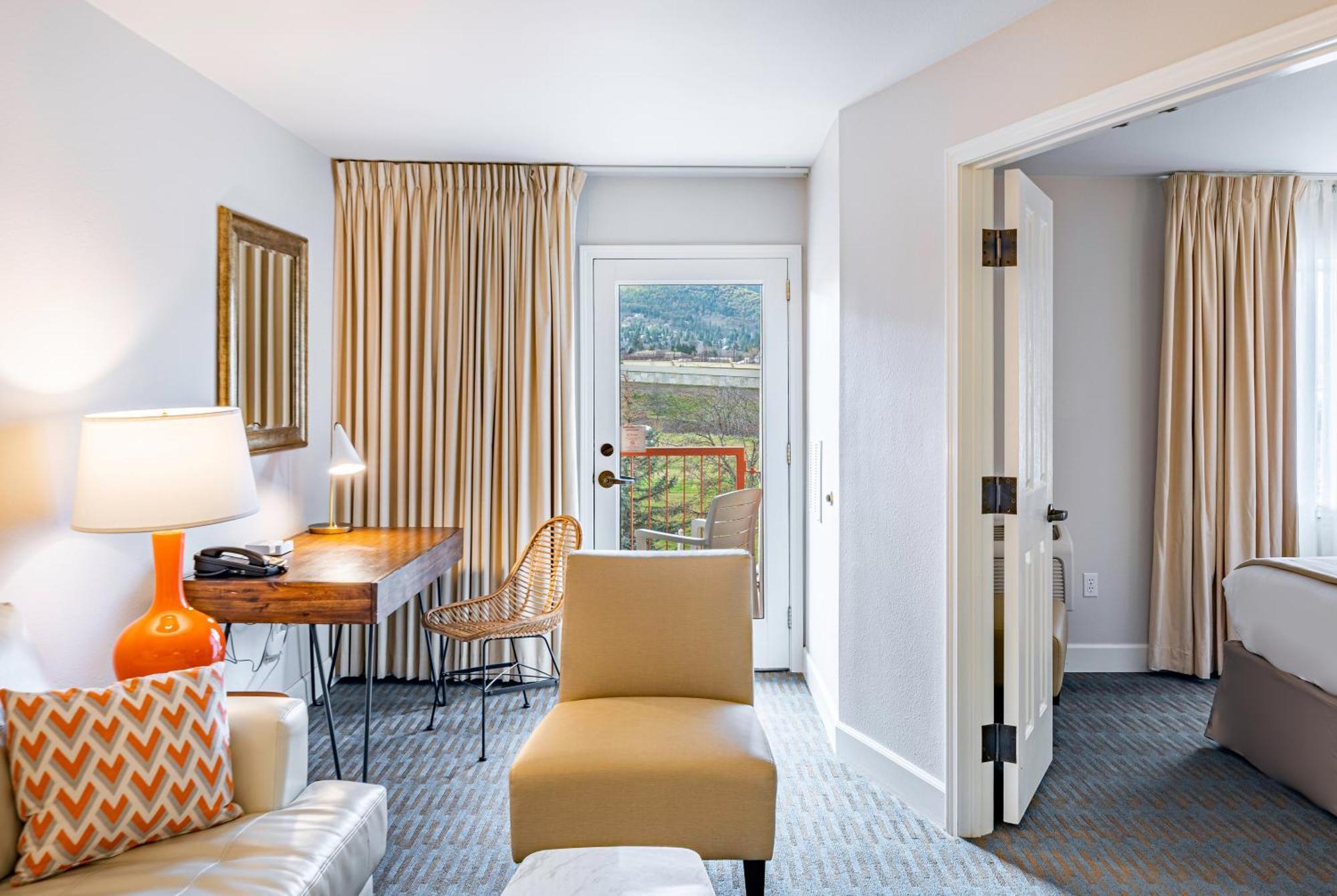 Ashland Hills Hotel & Suites Экстерьер фото