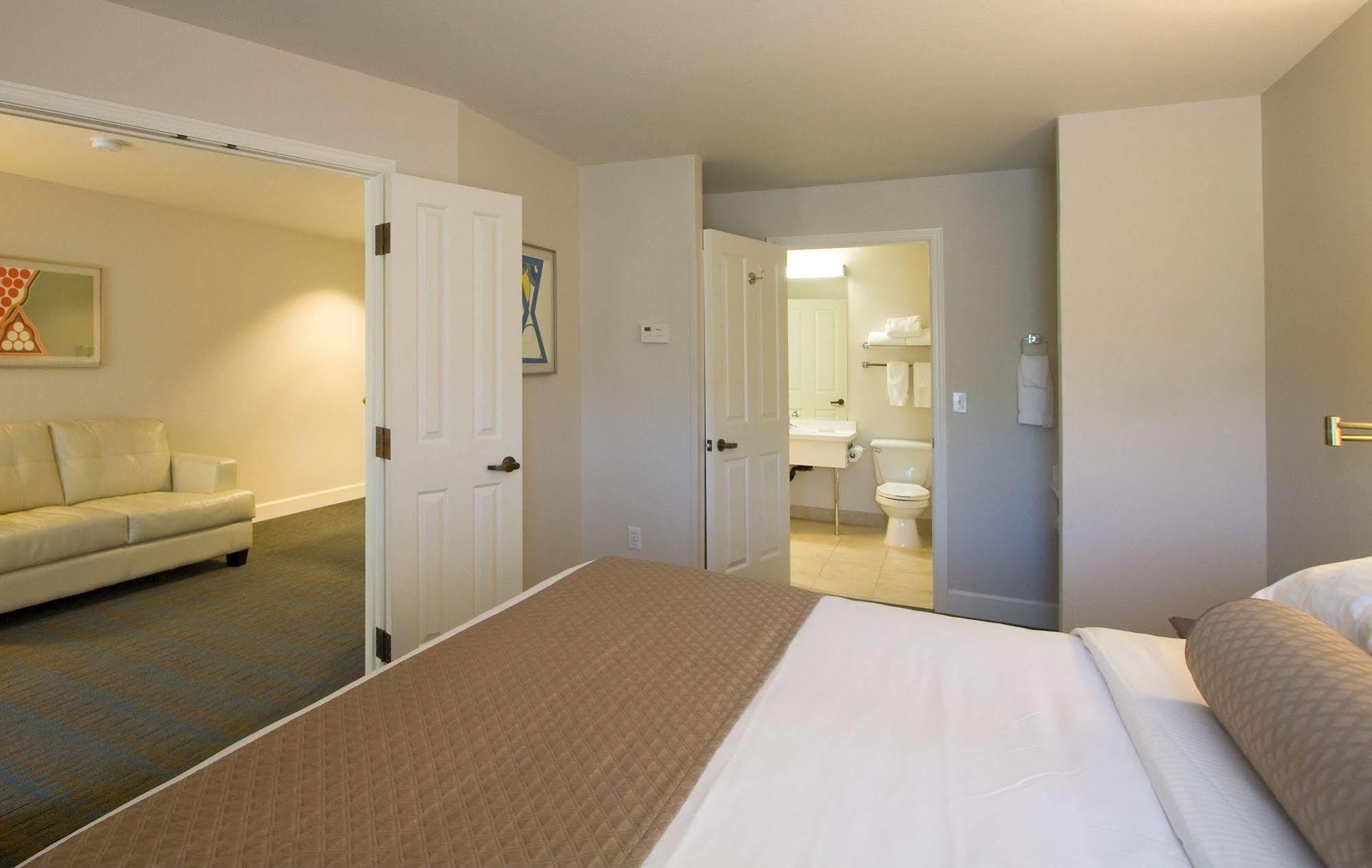 Ashland Hills Hotel & Suites Экстерьер фото