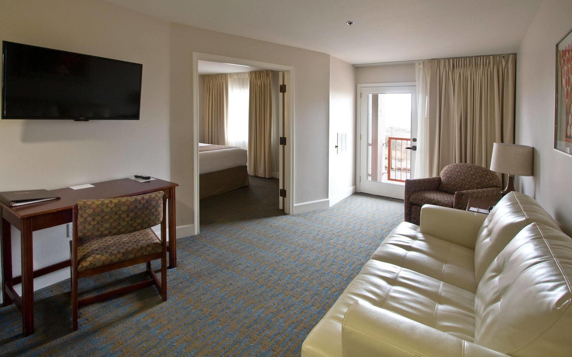 Ashland Hills Hotel & Suites Экстерьер фото