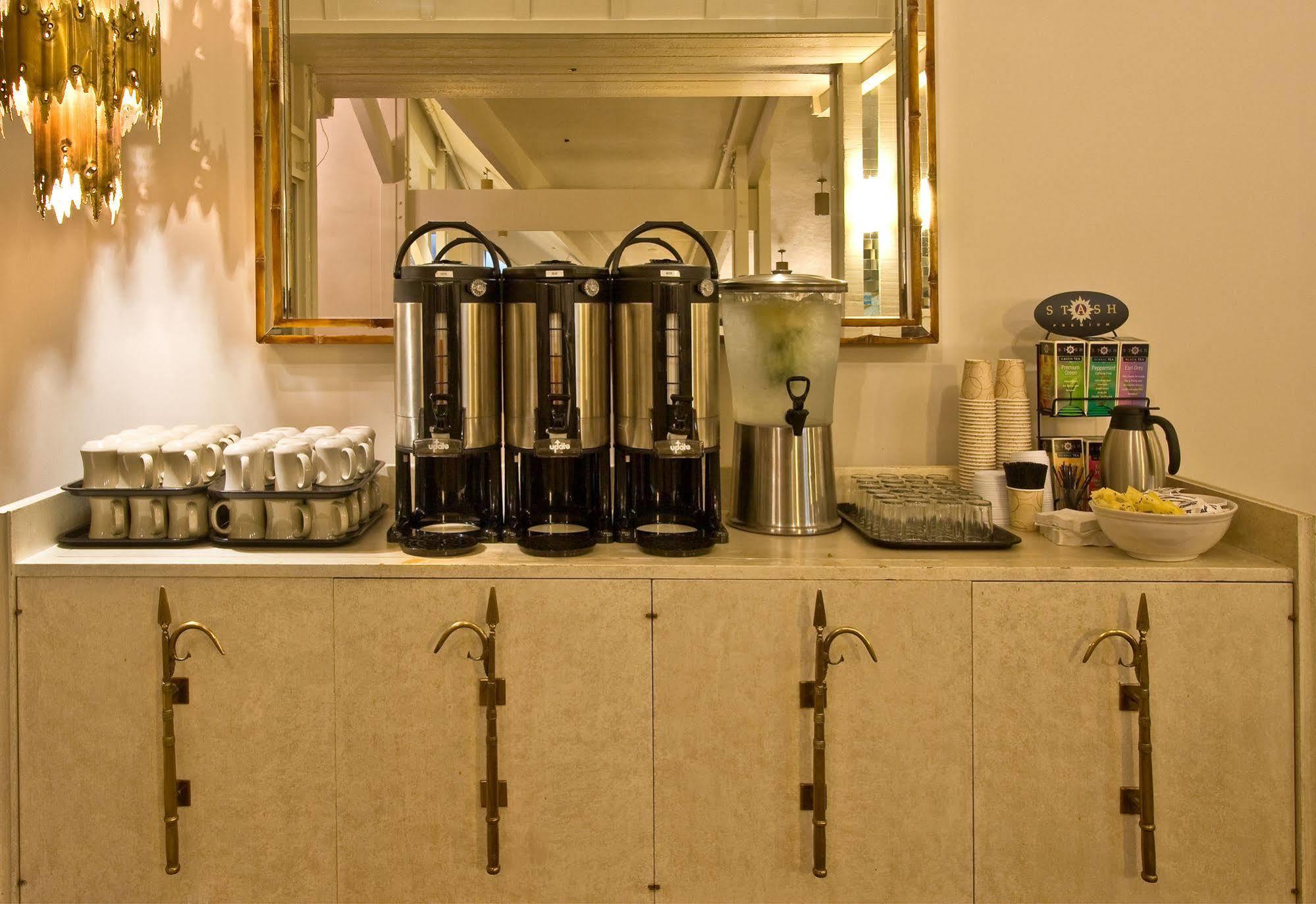 Ashland Hills Hotel & Suites Экстерьер фото