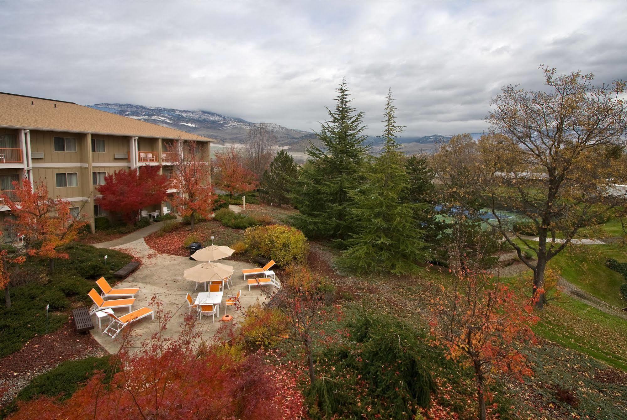 Ashland Hills Hotel & Suites Экстерьер фото